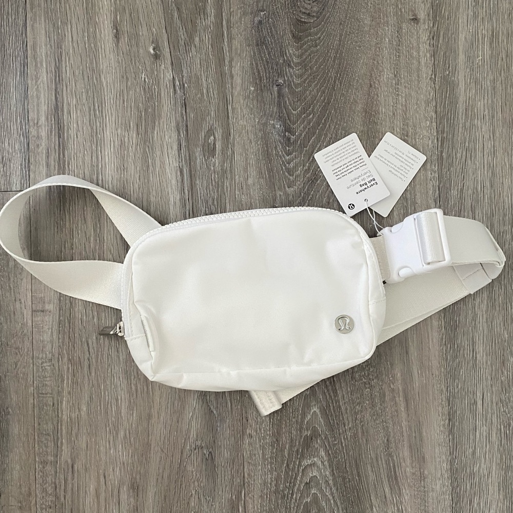 Lululemon Everywhere Belt Bag pure white brand new Fanny pack